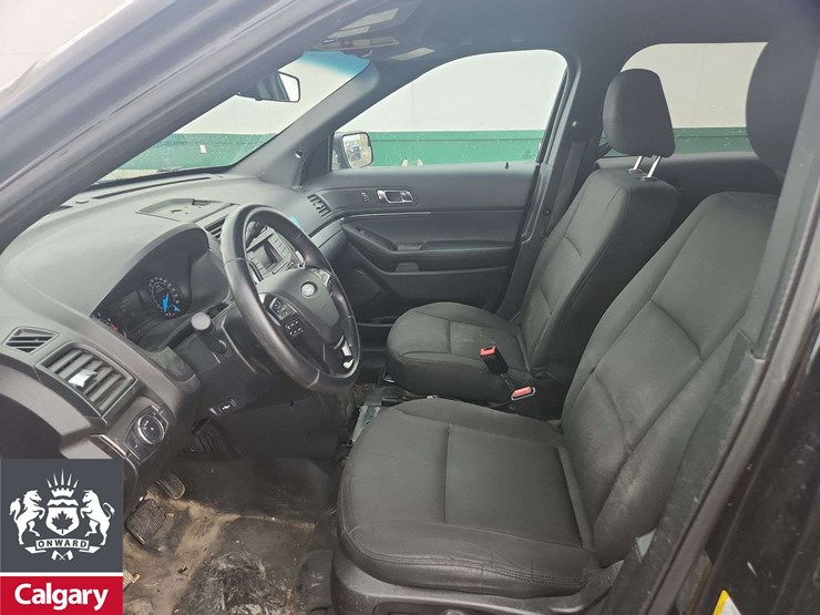 2019-ford-explorer-image-22