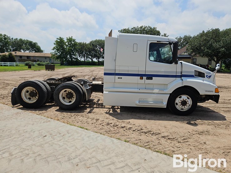 1999-volvo-vnl64t-t/a-truck-tractor-image-4