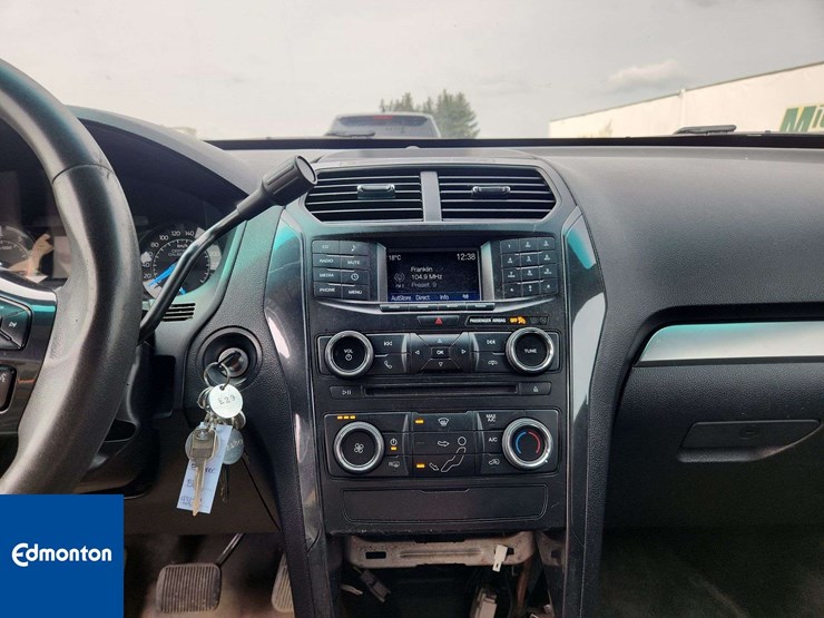 2016-ford-explorer-image-18