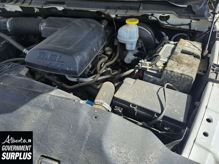 2019-ram-1500-classic-image-38