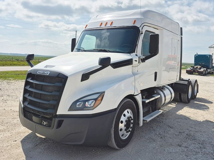 2020-freightliner-cascadia-126-image-1