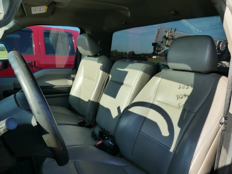 2021-ford-f350-xl-image-13