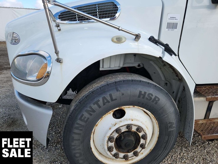 2015-freightliner-m2-106-image-54