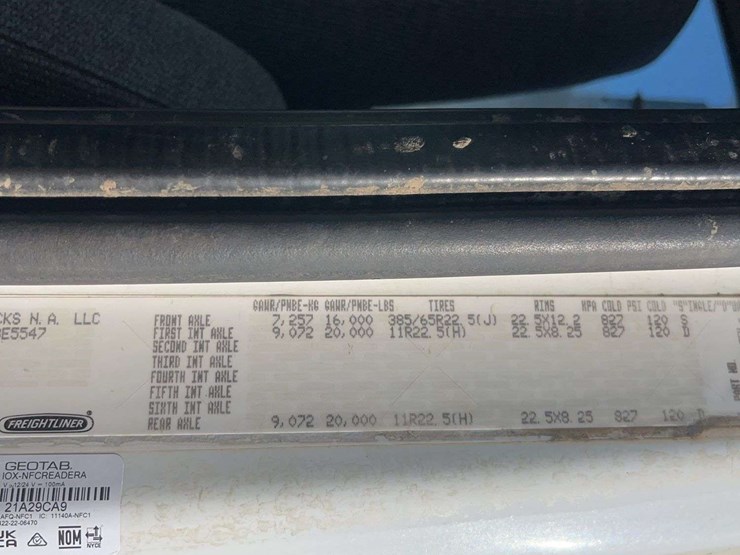 2015-freightliner-m2-106-image-26