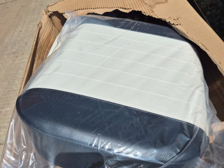 #45-•-brand-new-farmall-seat-kit-for-806-966-image-2