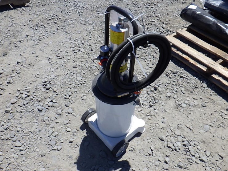 high-pressure-air-operated-grease-pump-image-4