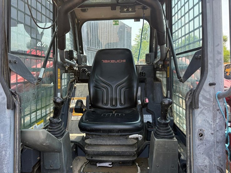 2015-takeuchi-tl12-image-12
