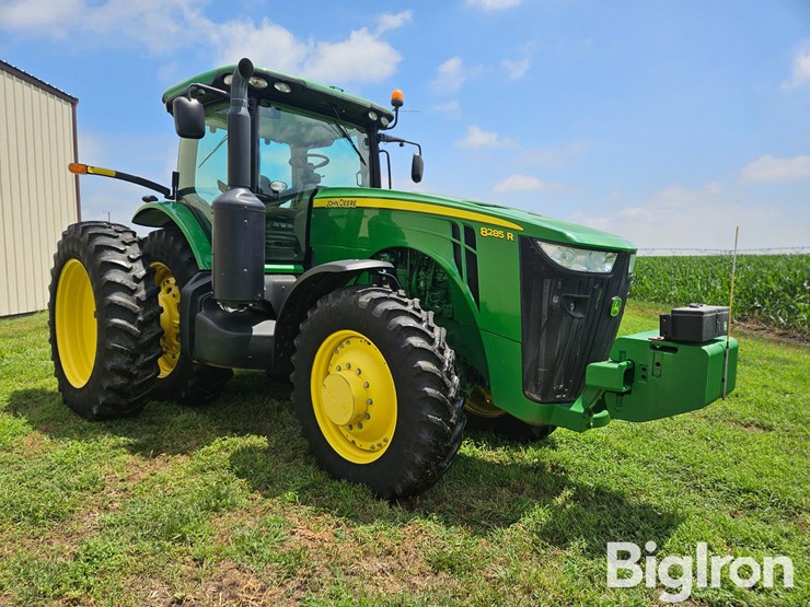 2011-john-deere-8285r-image-3