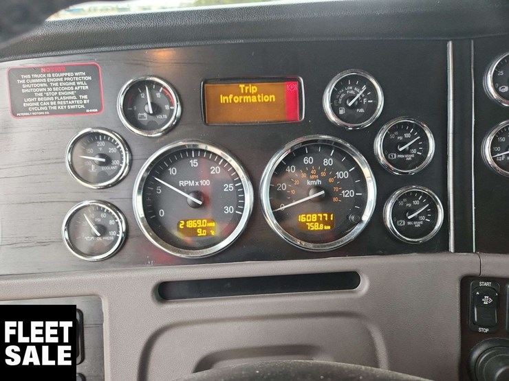 2017-peterbilt-389-image-19