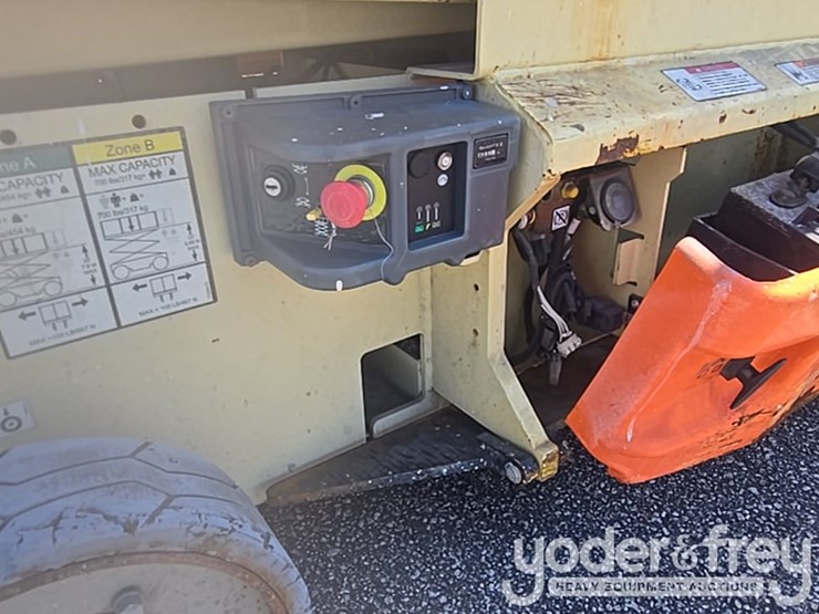 2016-jlg-3246es-image-14