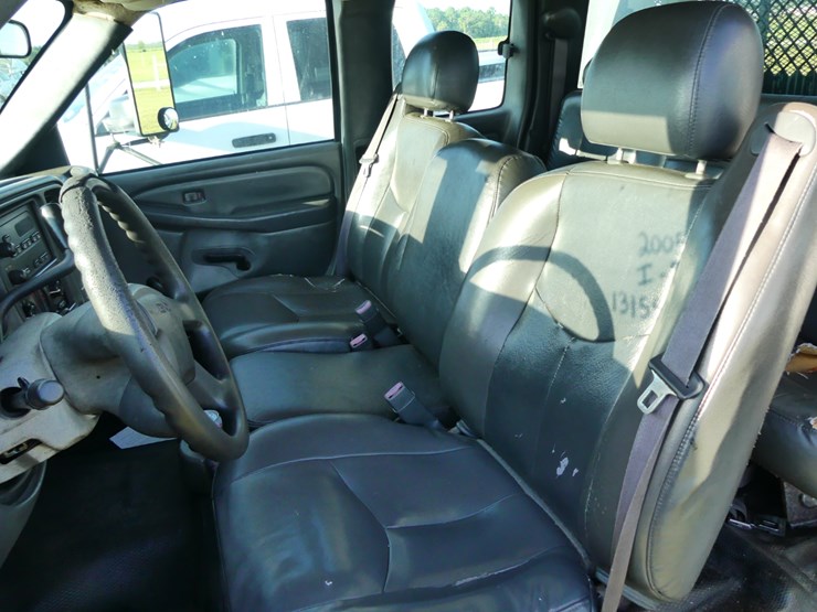 2005-gmc-3500-image-13