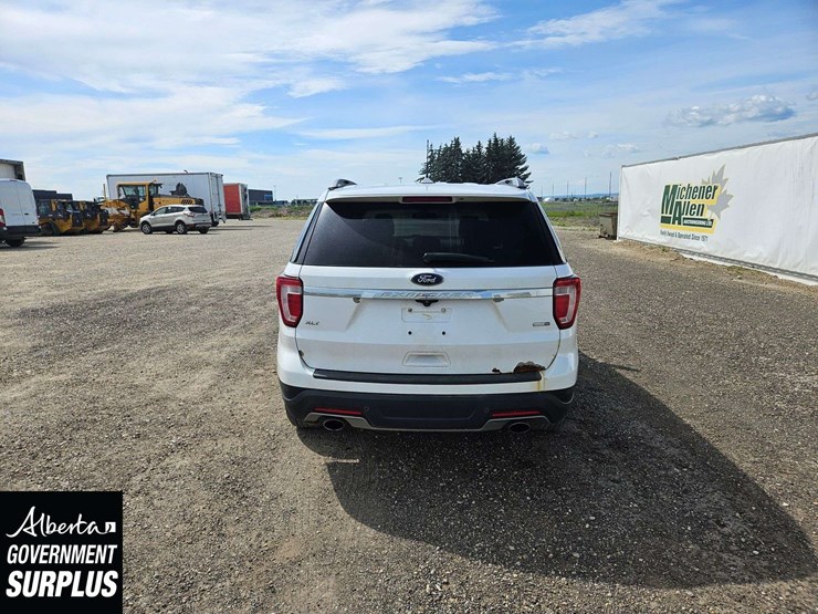 2019-ford-explorer-xlt-image-6