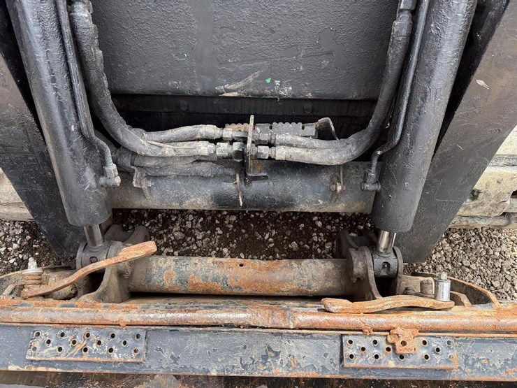 2017-bobcat-t740-image-10