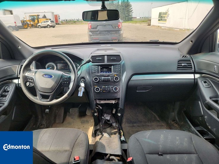 2016-ford-explorer-image-29