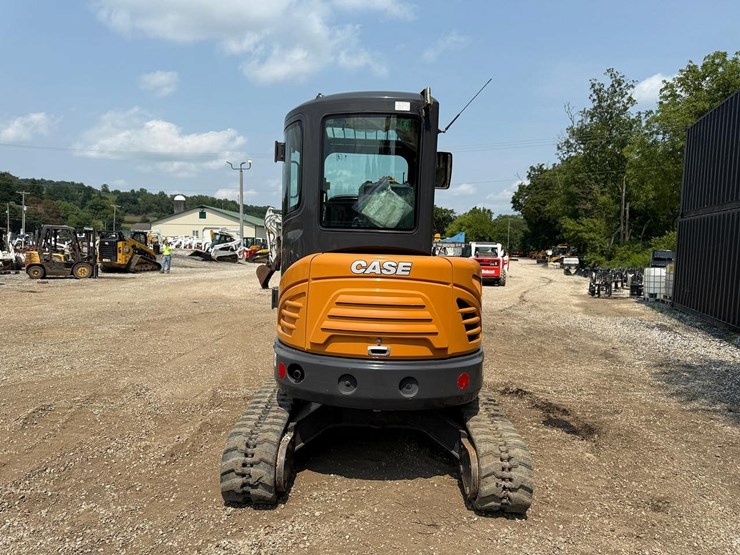 2024-case-cx37c-image-3