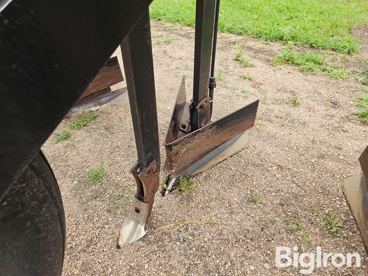 moore-built/hawkins-937-16r30-ditcher/hiller-w/liquid-fertilizer-image-16