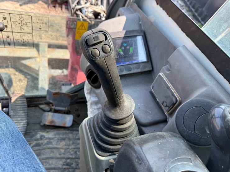 2018-takeuchi-tb260-image-24
