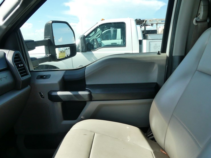 2017-ford-f350-xl-image-16