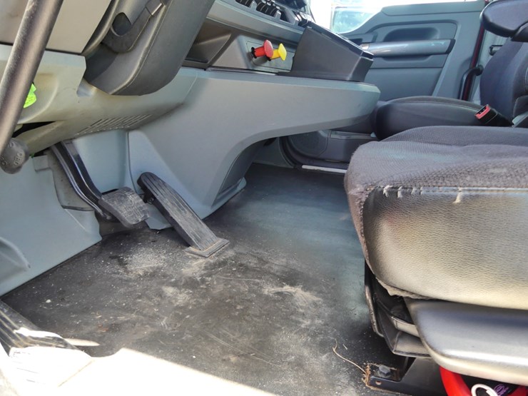 2018-kenworth-t680-image-18