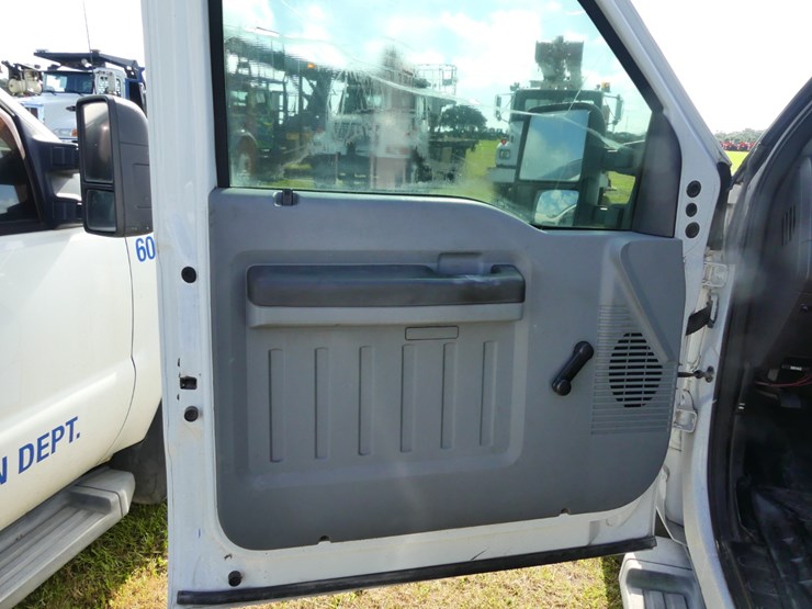 2011-ford-f250-xl-image-16