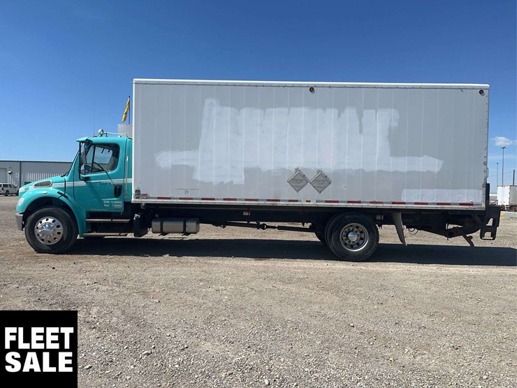 2012-freightliner-m2-106-image-2