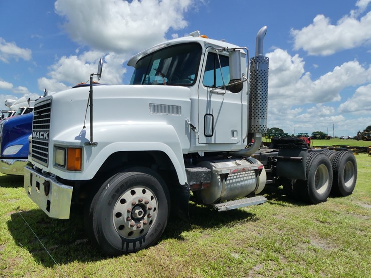 1999-mack-ch613-image-1