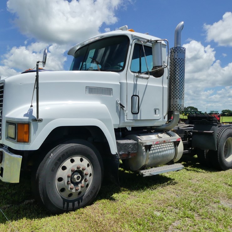 1999 MACK CH613