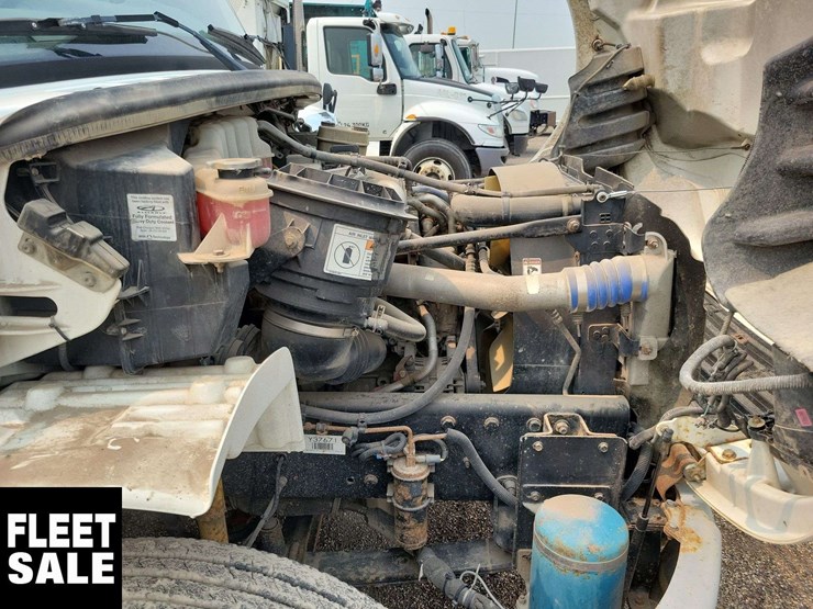 2007-freightliner-m2-106-image-31
