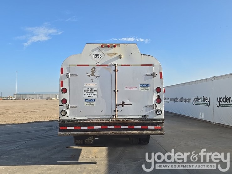 1999-peterbilt-357-image-4