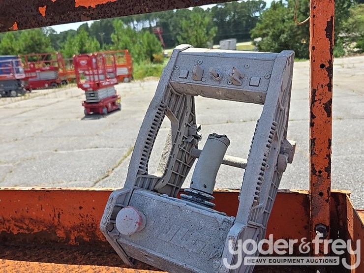 2016-jlg-3246es-image-18