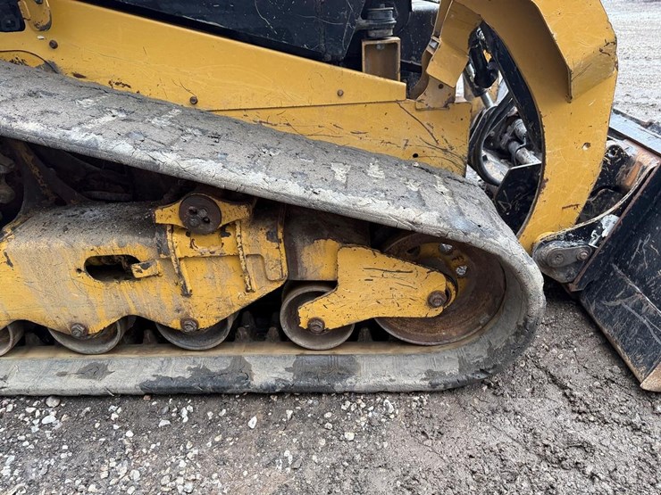 2016-caterpillar-259d-image-15
