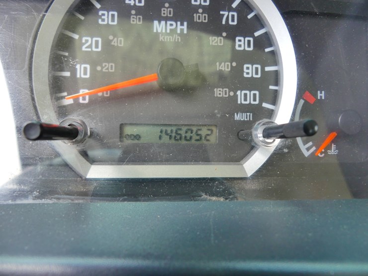 2014-isuzu-npr-image-14