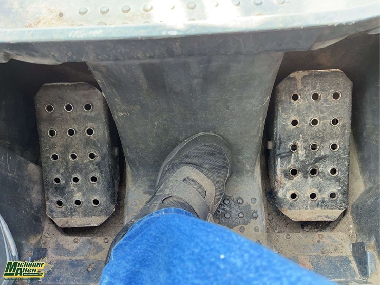 2011-deere-318d-image-19