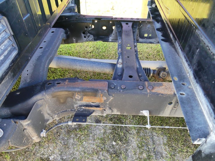 2021-ford-f350-xl-image-12
