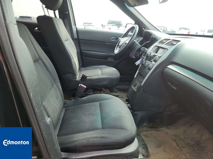 2015-ford-explorer-image-30