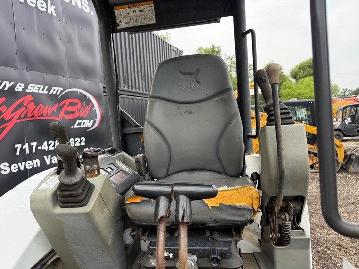2011-bobcat-e35-image-18