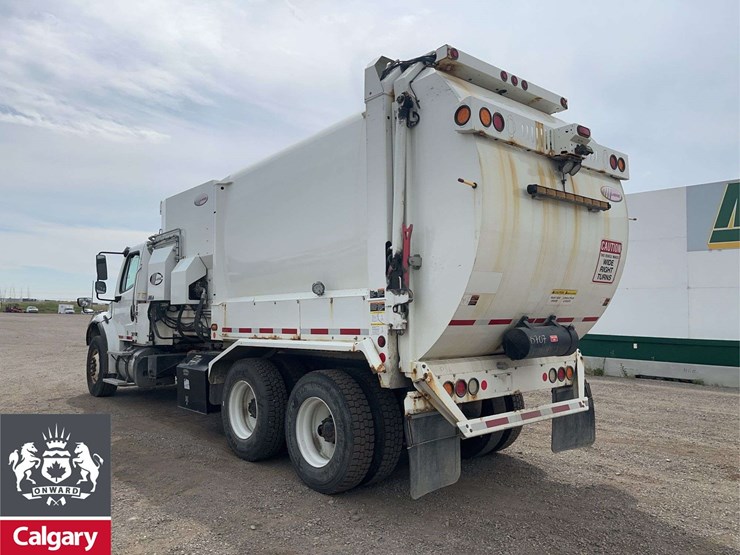 2016-freightliner-m2-106-image-3