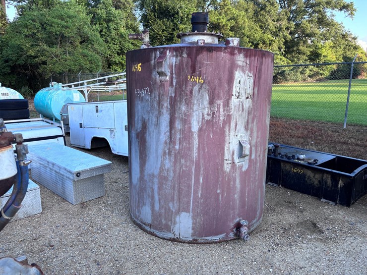 #1646-•-steel-upright-tank-image-1