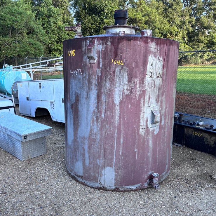 #1646 • STEEL UPRIGHT TANK