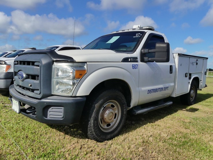 2016-ford-f250-xl-image-1
