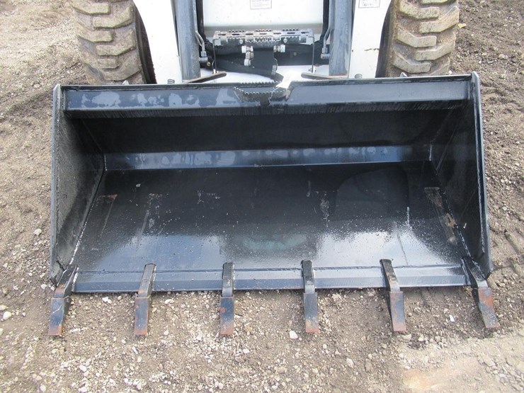 wildcat-68"-skid-steer-tooth-bucket-image-3
