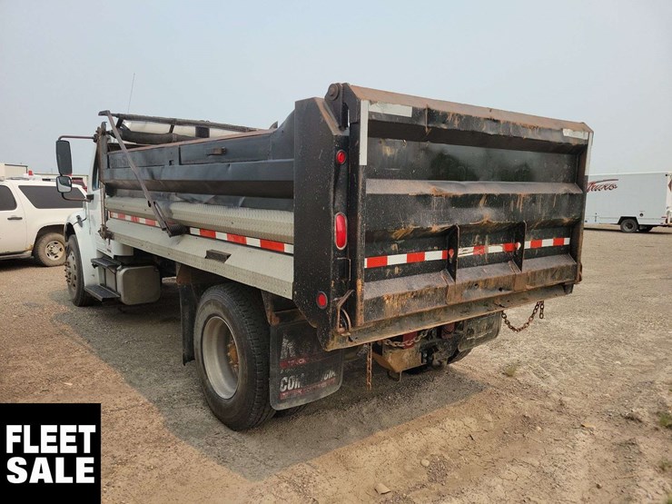 2007-freightliner-m2-106-image-6