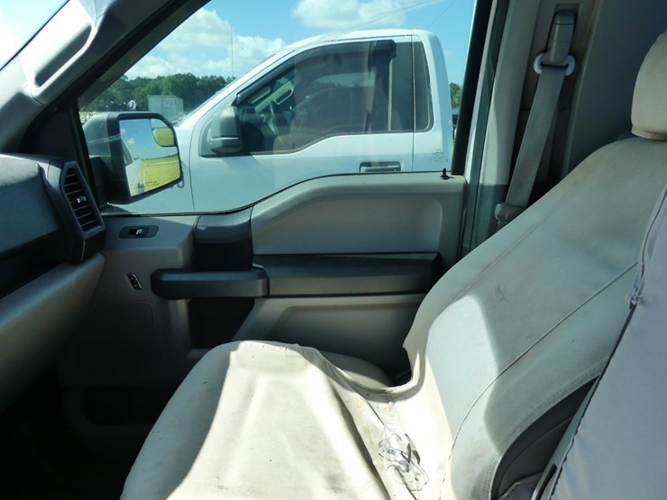 2016-ford-f150-xl-image-11