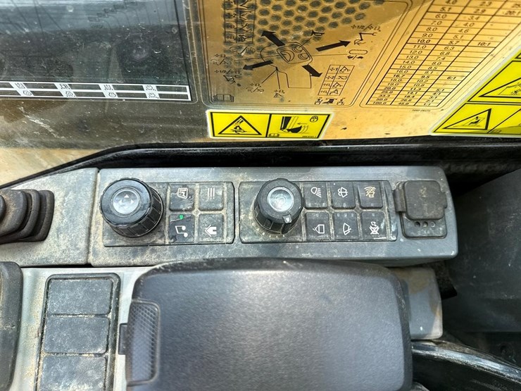 2023-caterpillar-306-cr-image-25