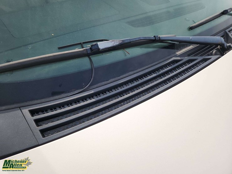 cadillac-escalade-esv-image-74