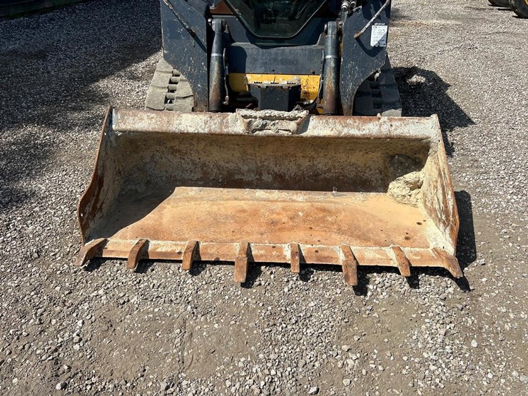 2019-deere-317g-image-10
