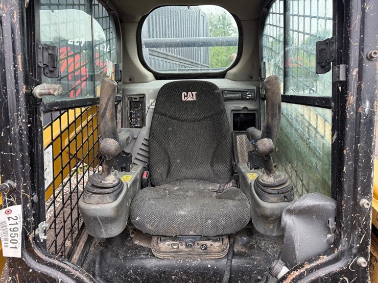 2016-caterpillar-259d-image-12
