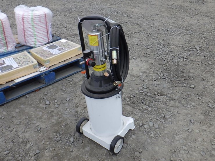 high-pressure-air-operated-grease-pump-image-3