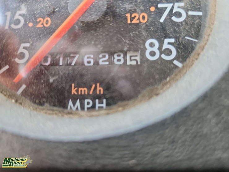2000-freightliner-fl70-image-26