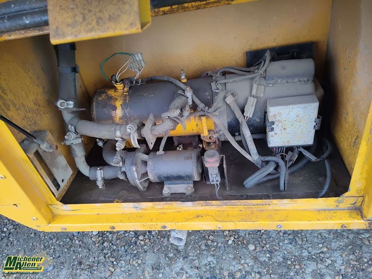 2013-freightliner-b2-image-25